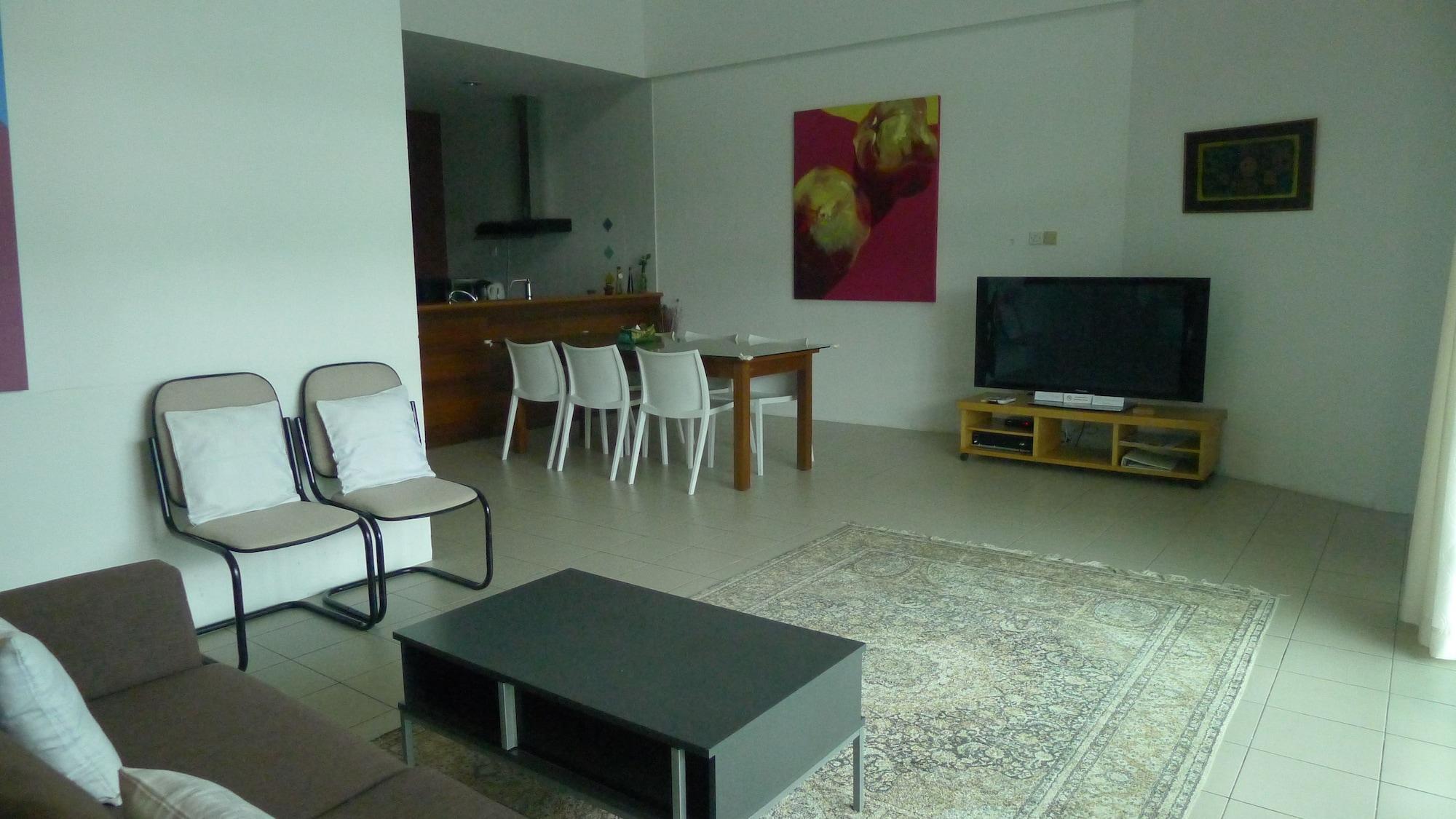 Wesberly Apartments Kuching Buitenkant foto