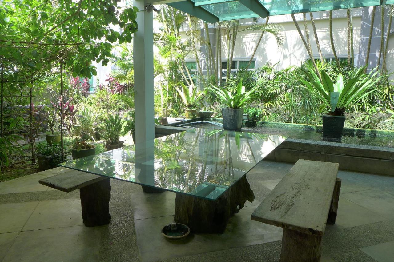 Wesberly Apartments Kuching Buitenkant foto